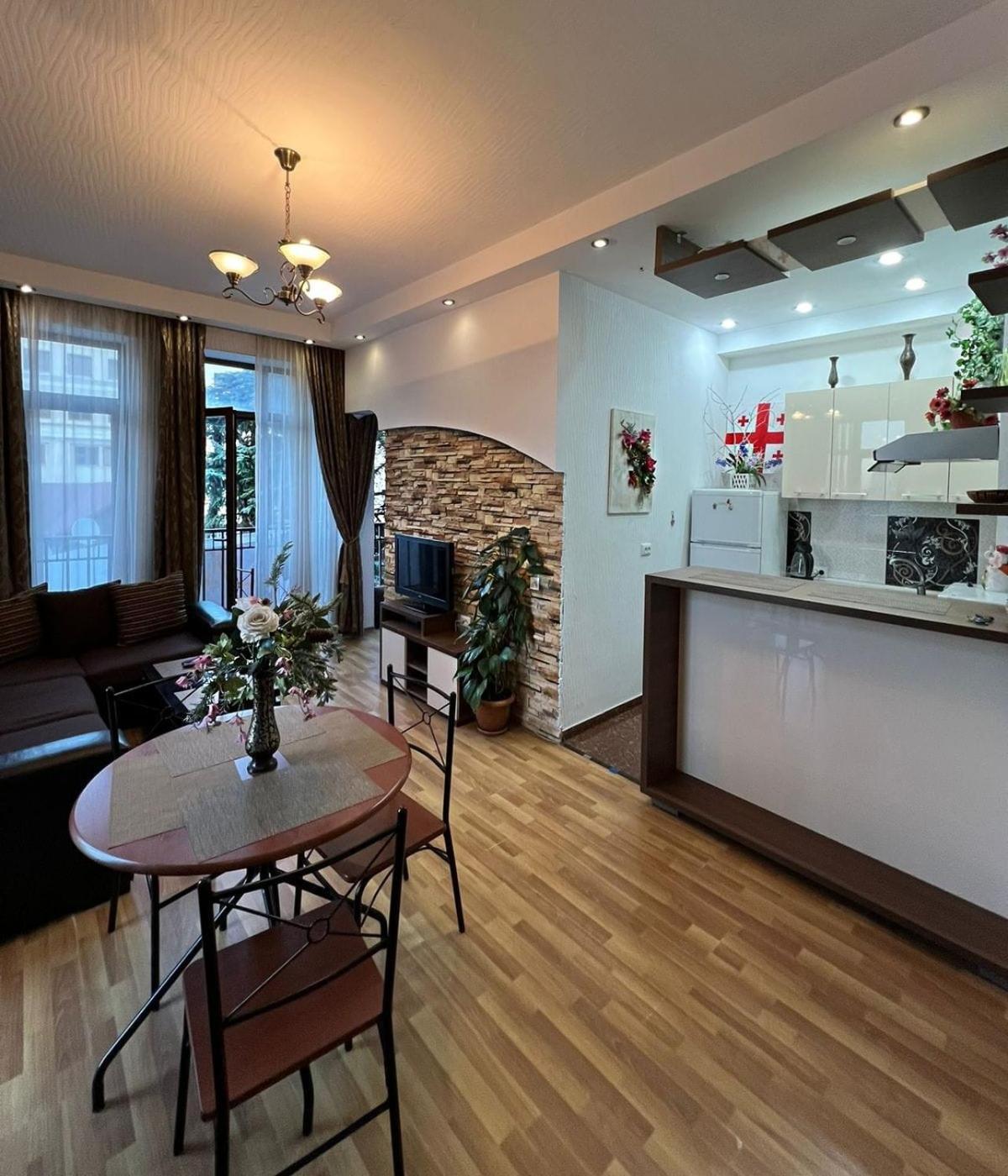 Cozy Apartment In The City Center Mtatsminda Tiflis Exterior foto