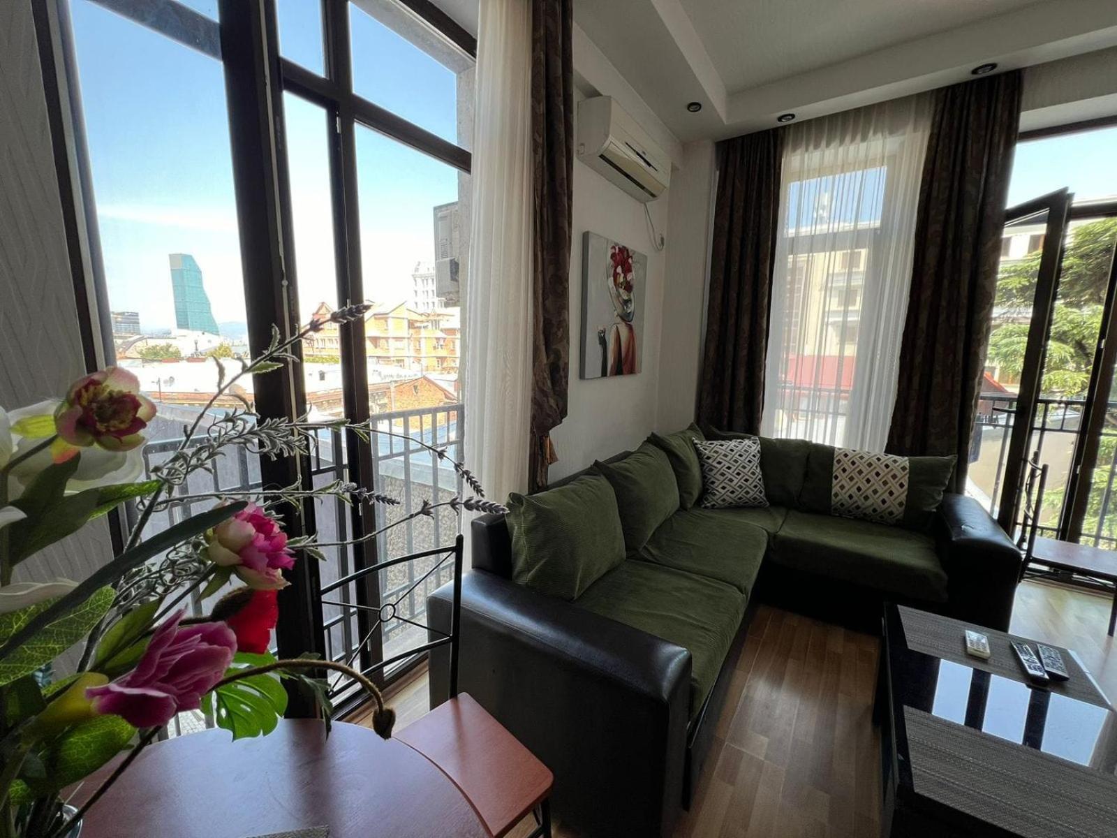 Cozy Apartment In The City Center Mtatsminda Tiflis Exterior foto
