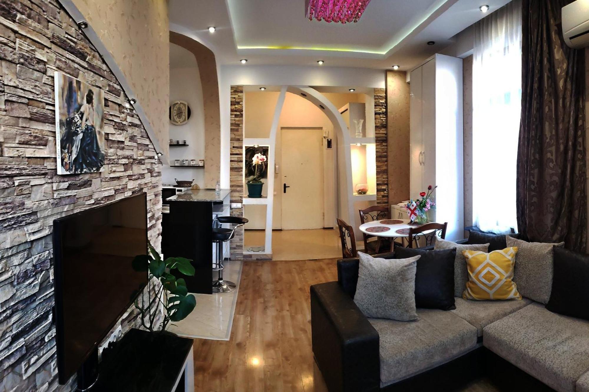 Cozy Apartment In The City Center Mtatsminda Tiflis Exterior foto
